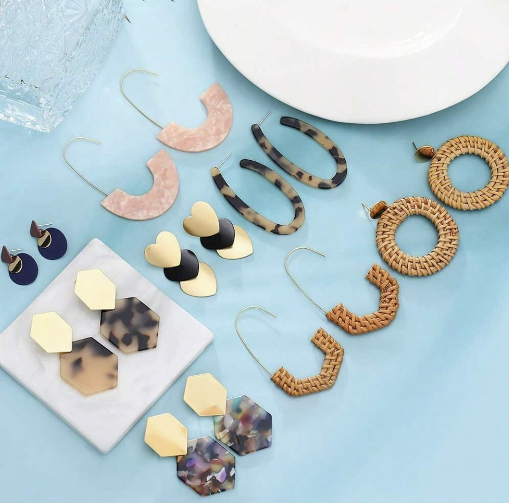 1 Pair of Acrylic Earrings & Rattan