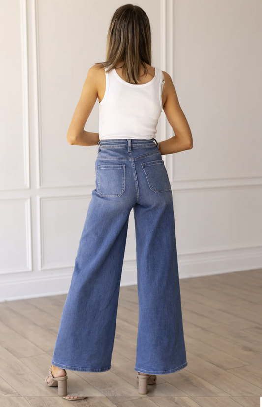 MEDIUM WASH WIDE LEG FLARE WITH FRONT POCKETS W595