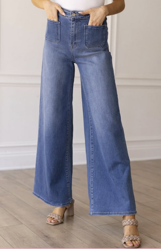 MEDIUM WASH WIDE LEG FLARE WITH FRONT POCKETS W595