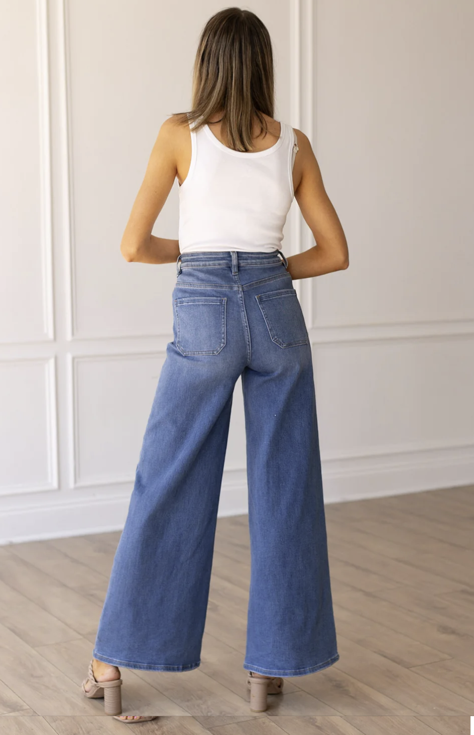 MEDIUM WASH WIDE LEG FLARE WITH FRONT POCKETS W595