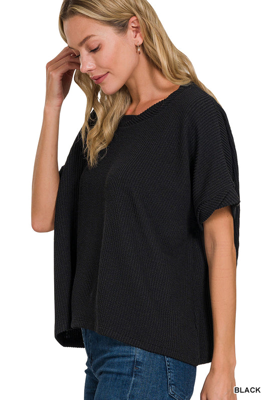 BLACK TEXTURED LINE SHORT TWISTED SLEEVE TOP