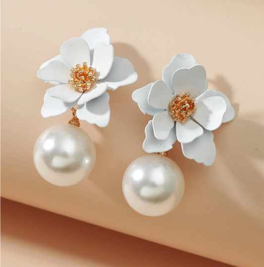 Pearl Detail Flower Design Earrings